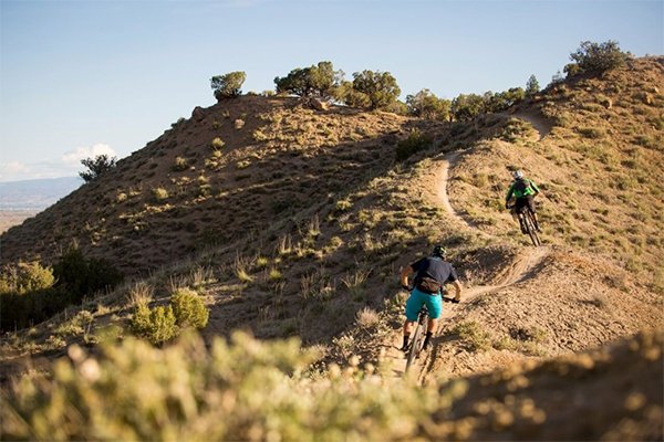  Keep an eye out for bikers on The 18 Road Trails,some of Fruita’s finest mountain biking trails.