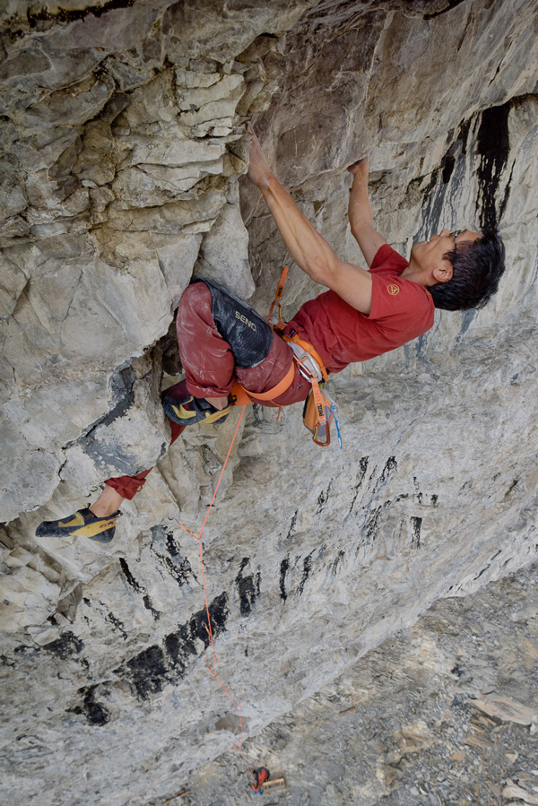Evan Hau climbing 