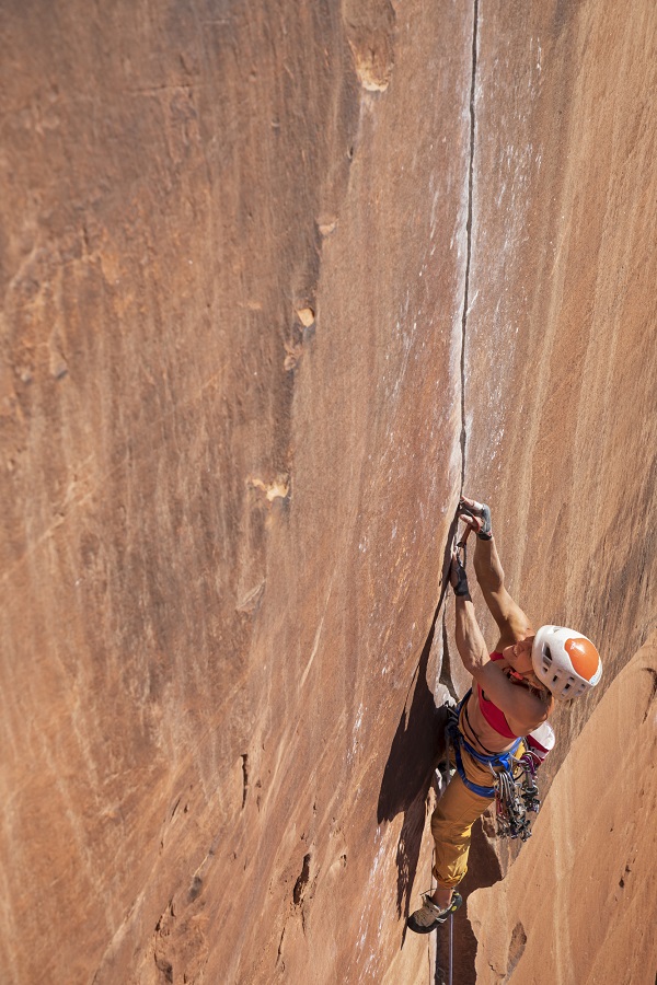 Heidi Wirtz crack climbing 
