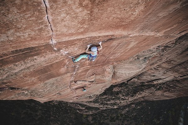 Becca Droz working up a midsection pitch of "Moonlight Buttress"