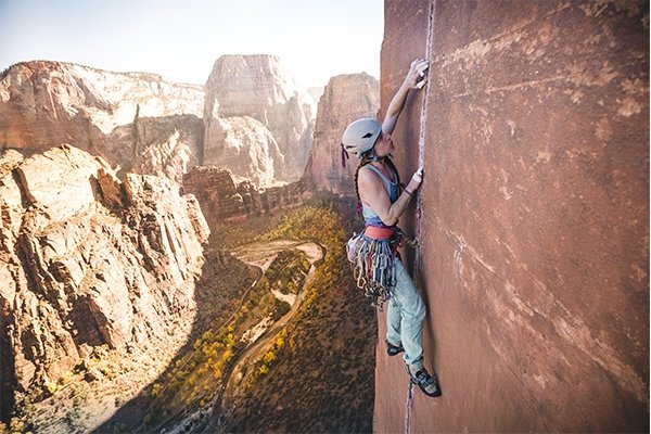 Becca Droz working through a thin finger crack pitch on Moonlight