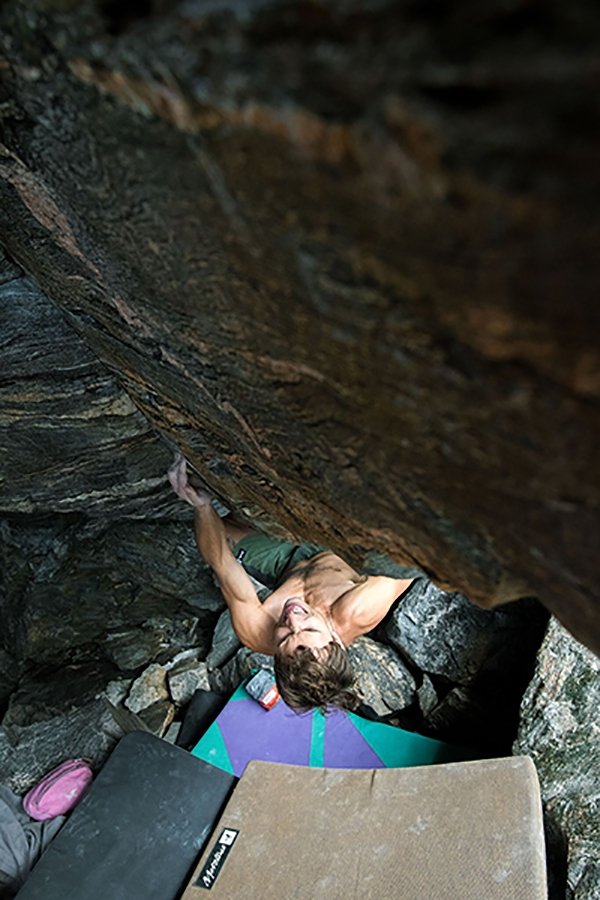 Jonathan Siegrist working "Memoirs of an Invisible Climber" (V11/12)