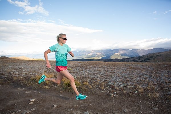 La Sportiva Mountain Running Athlete Meredith Edwards Runs in the Akyra
